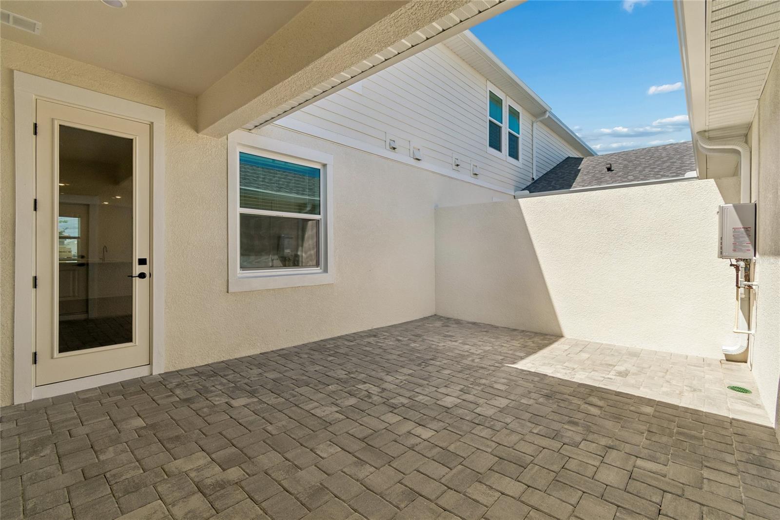8215 SEAFLOWER PKWY — photo 2