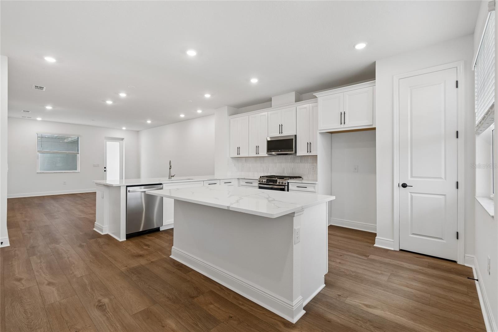 8215 SEAFLOWER PKWY — photo 3
