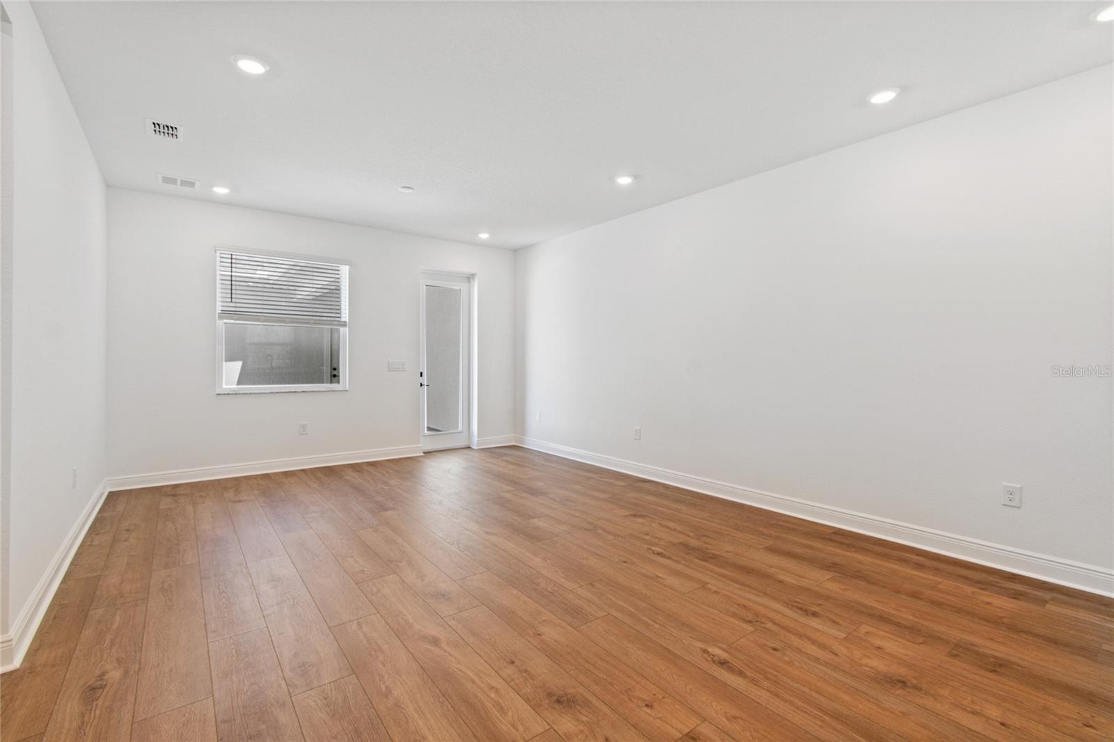 8215 SEAFLOWER PKWY — photo 9
