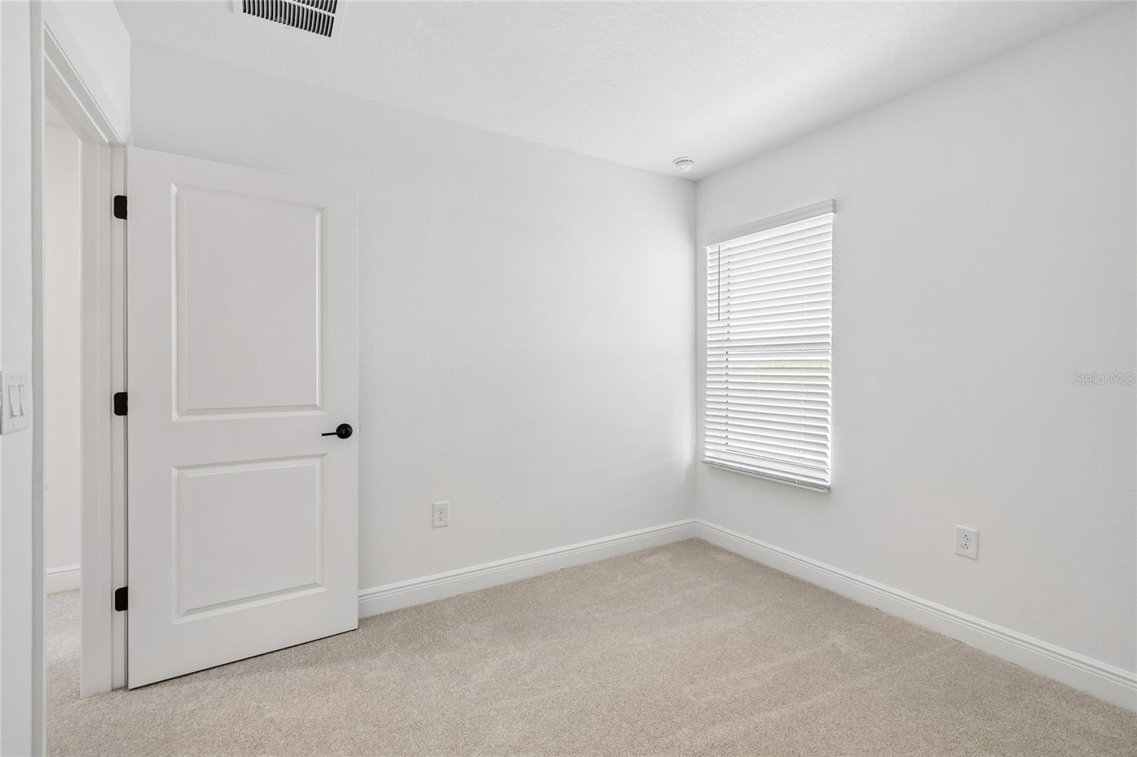 8215 SEAFLOWER PKWY — photo 11