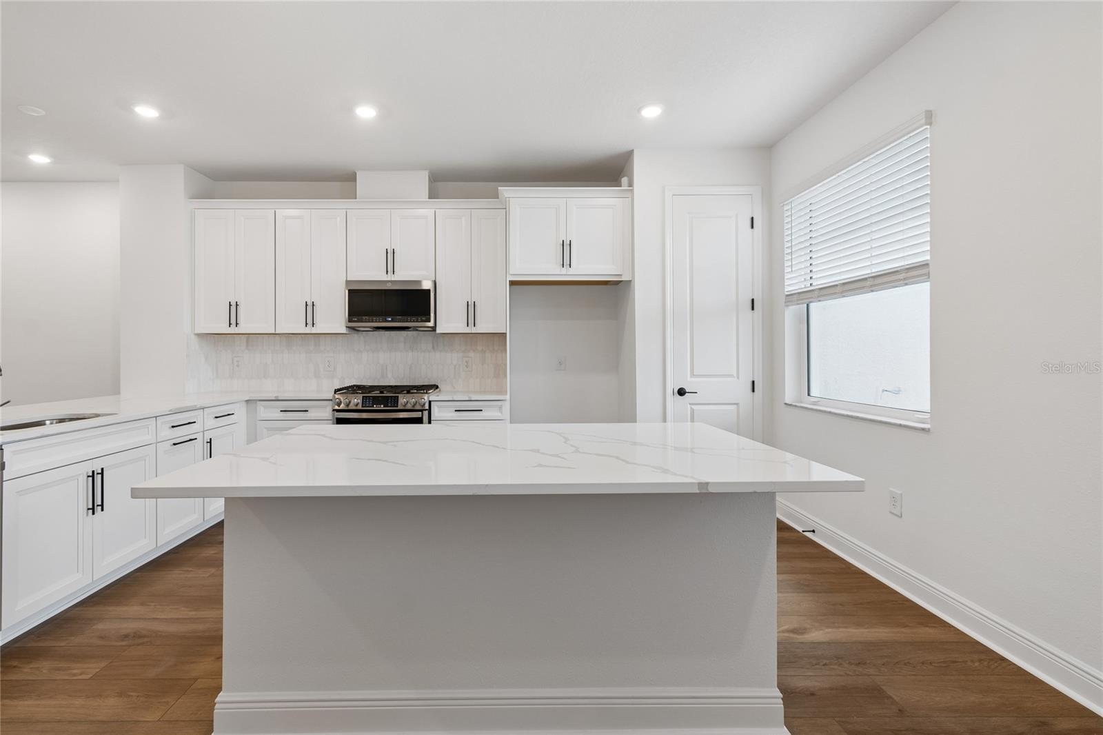 8215 SEAFLOWER PKWY — photo 4
