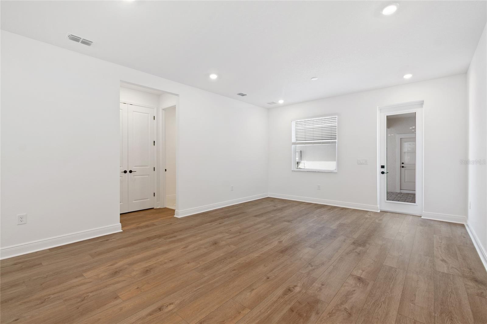 8215 SEAFLOWER PKWY — photo 10