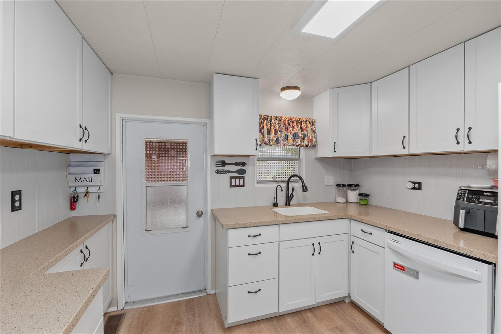288 SALEM AVE #3 — photo 38