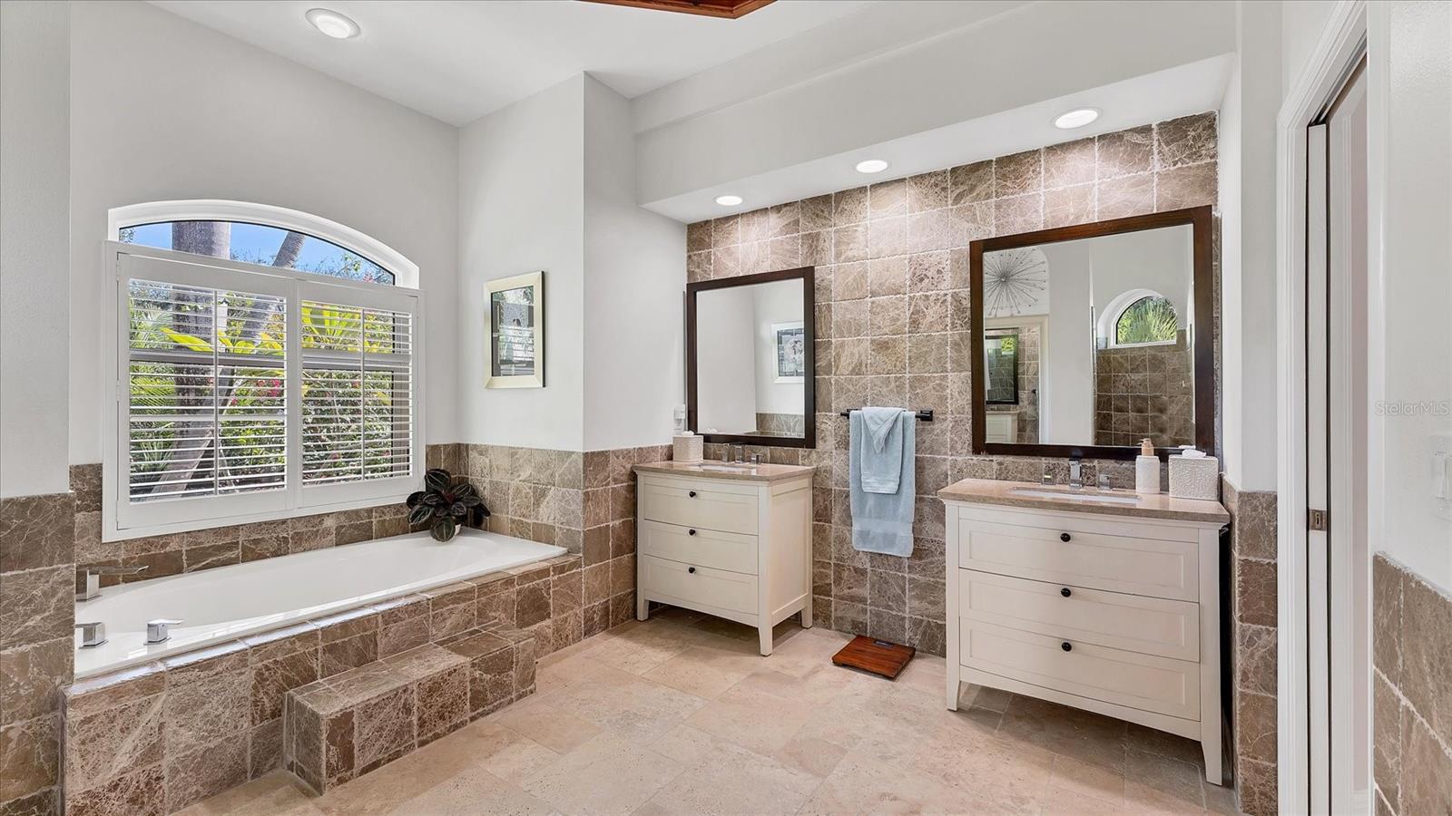 9979 CHERRY HILLS AVENUE CIR — photo 31