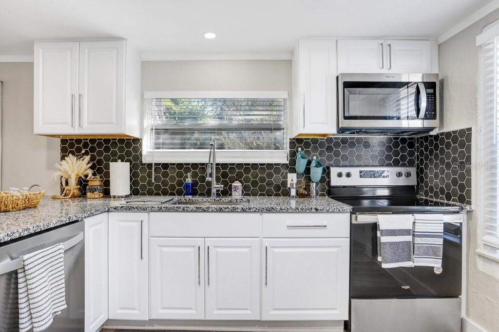 1811 E PALIFOX ST — photo 8