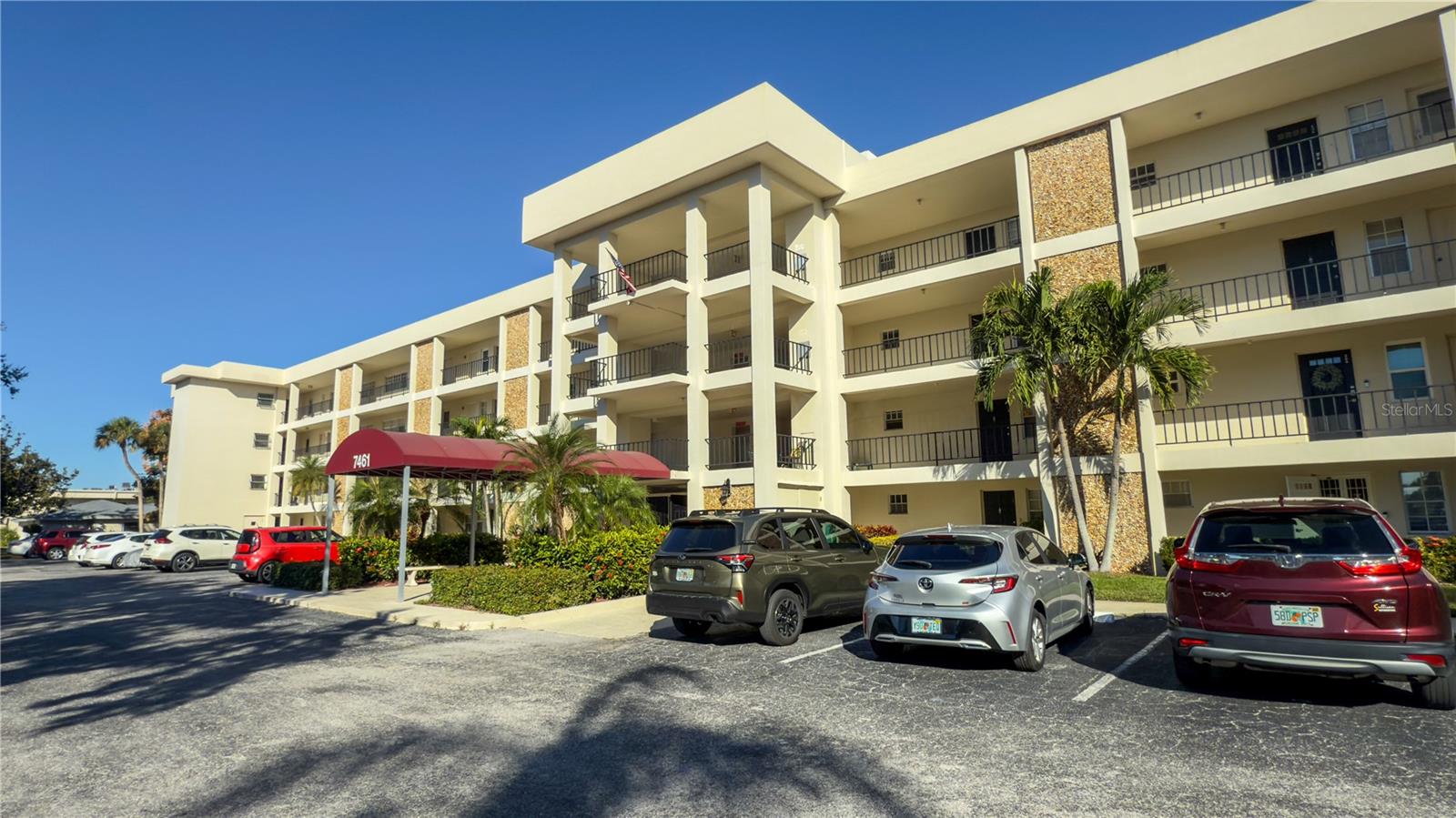 7461 W COUNTRY CLUB DR N #209 — photo 3