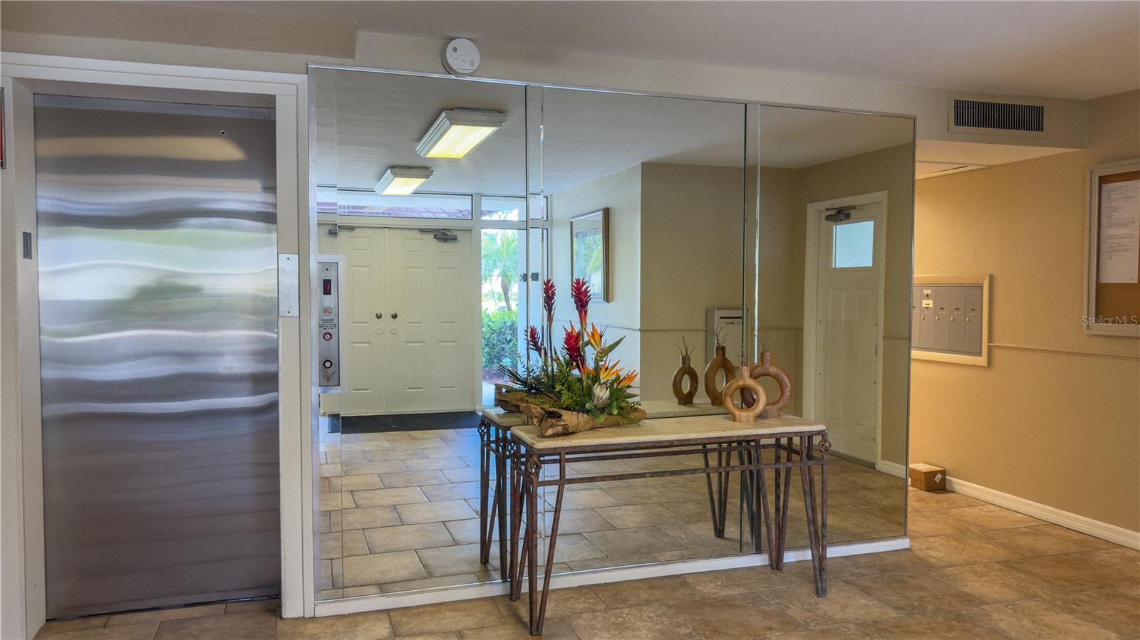 7461 W COUNTRY CLUB DR N #209 — photo 4