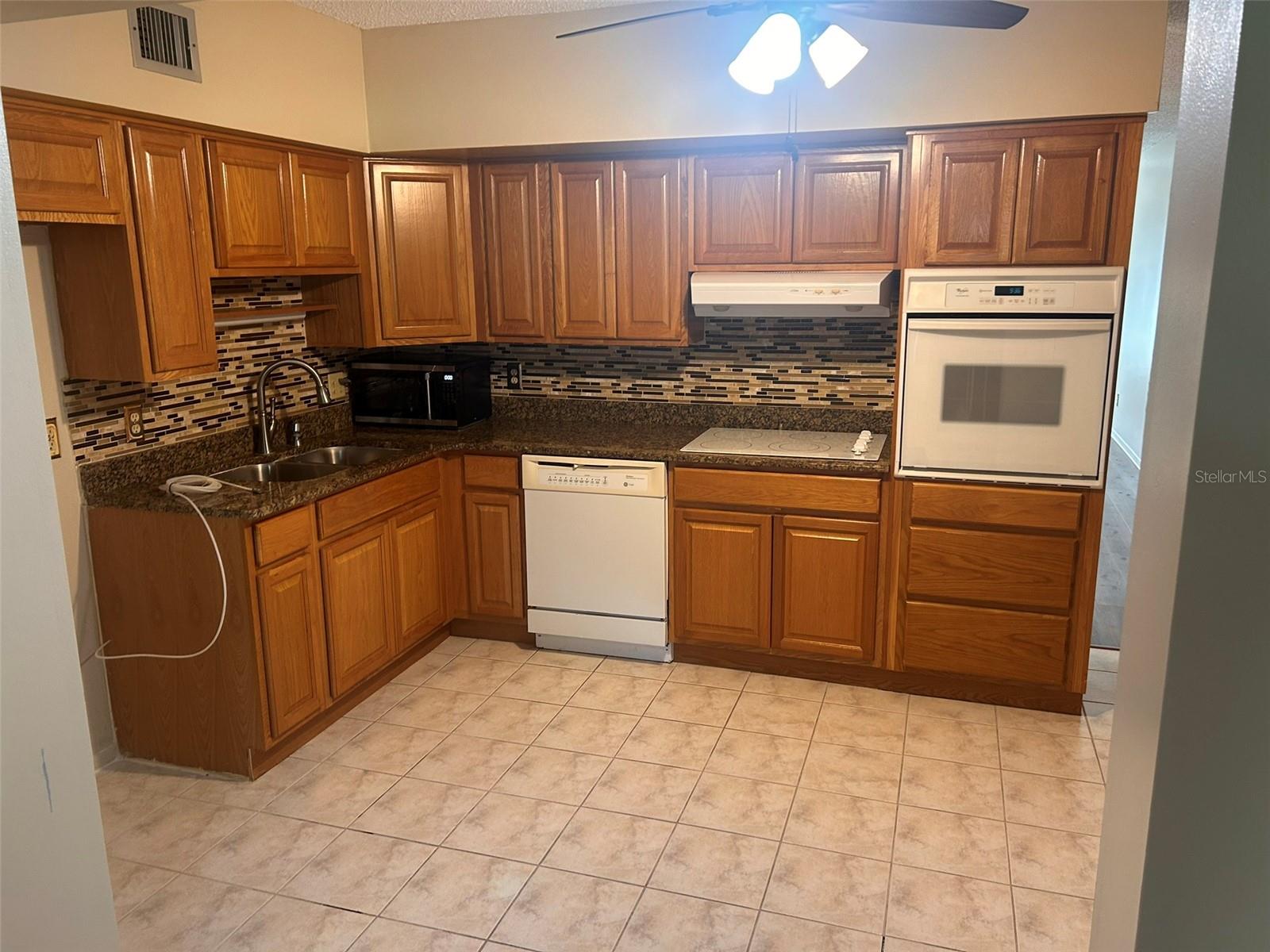 2402 ECUADORIAN WAY #18 — photo 10