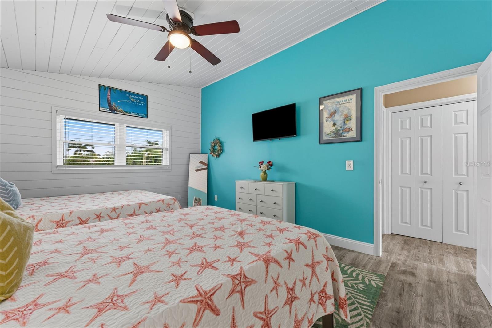 208 BATES AVE — photo 25
