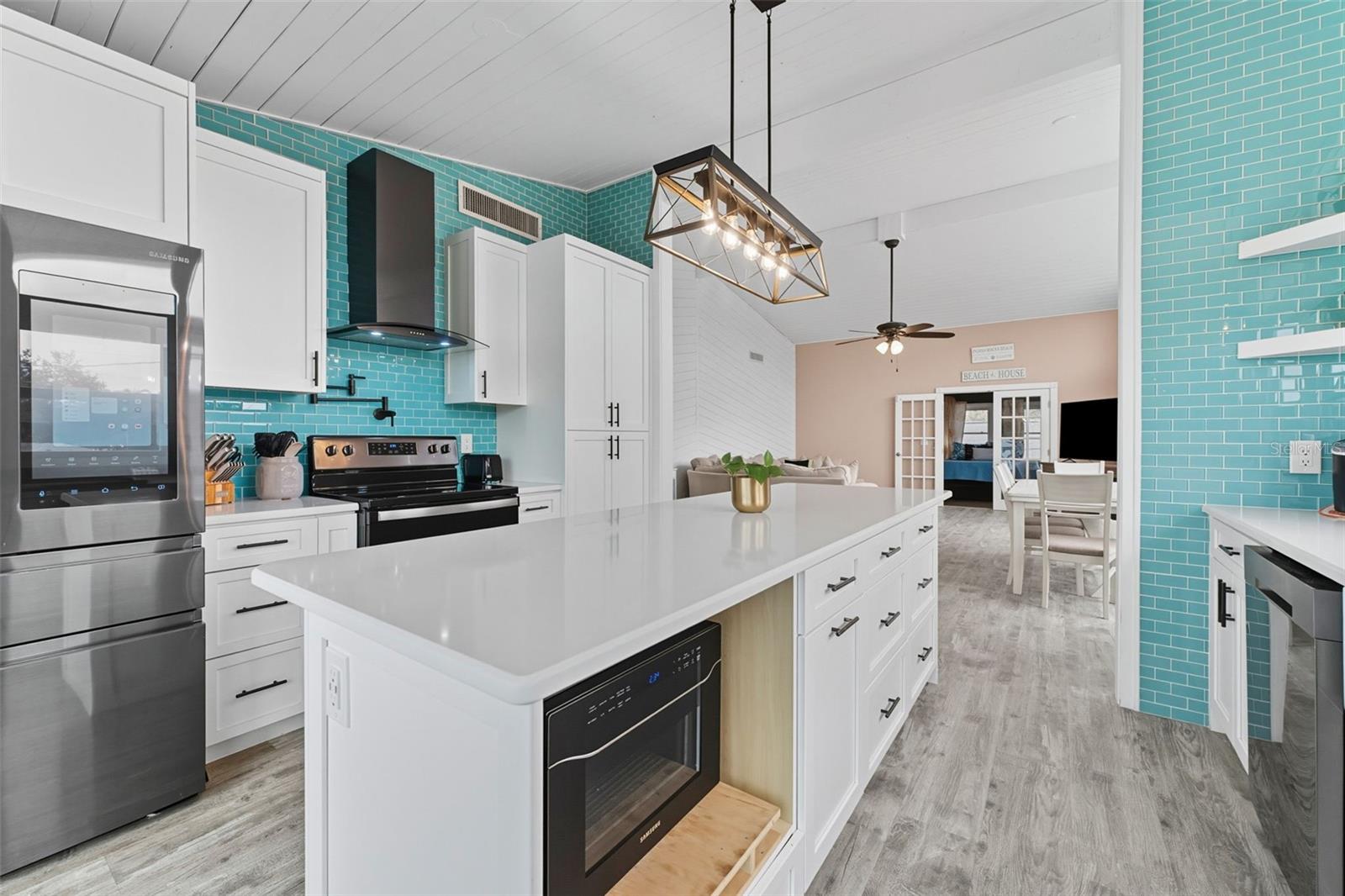 208 BATES AVE — photo 14