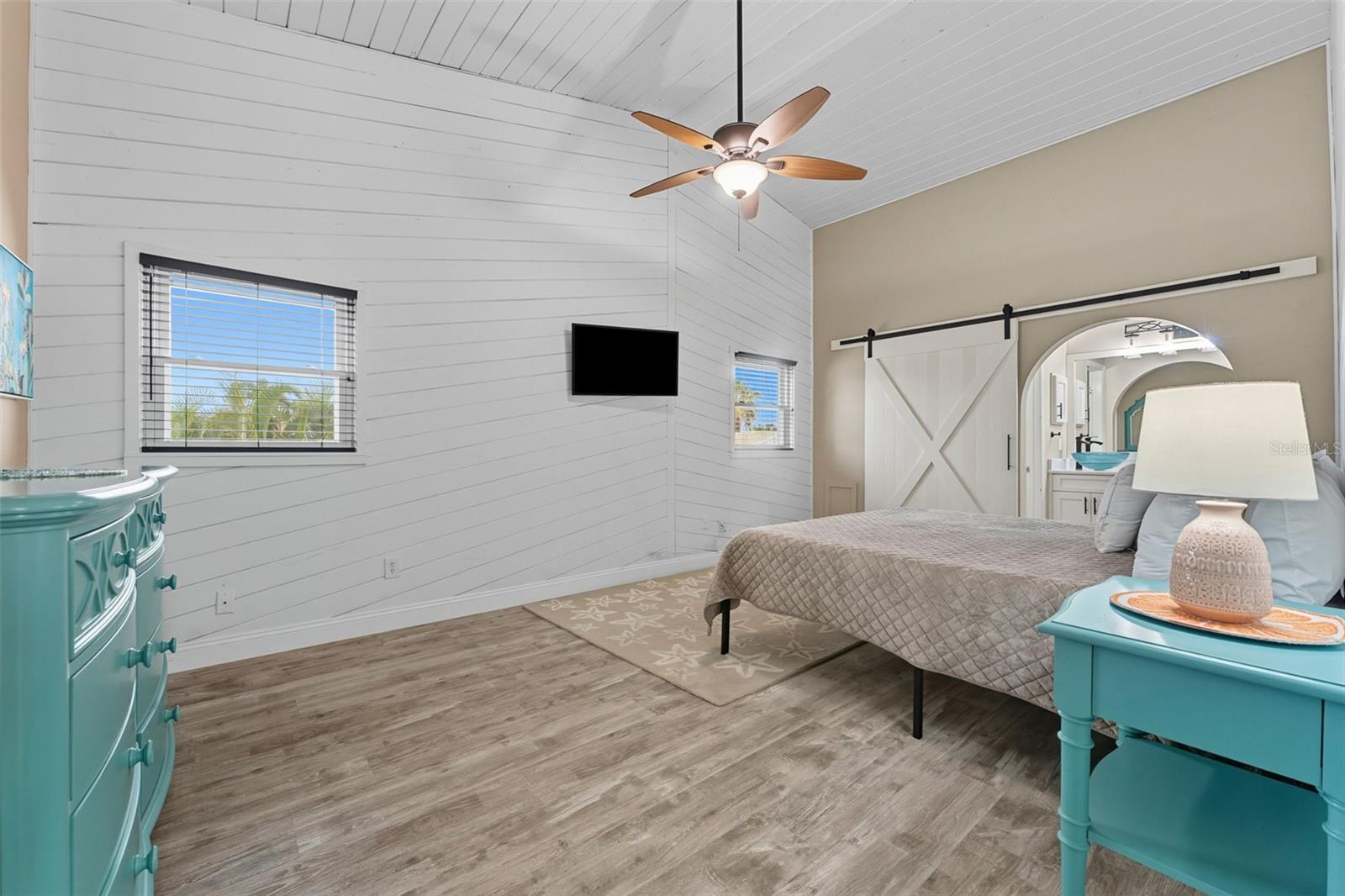208 BATES AVE — photo 16