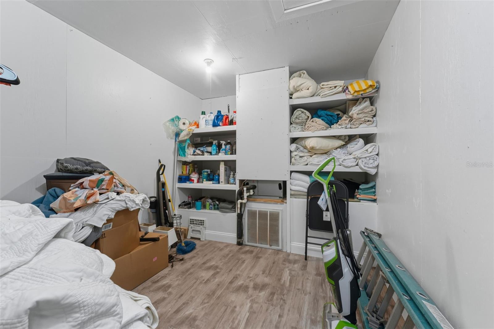208 BATES AVE — photo 28