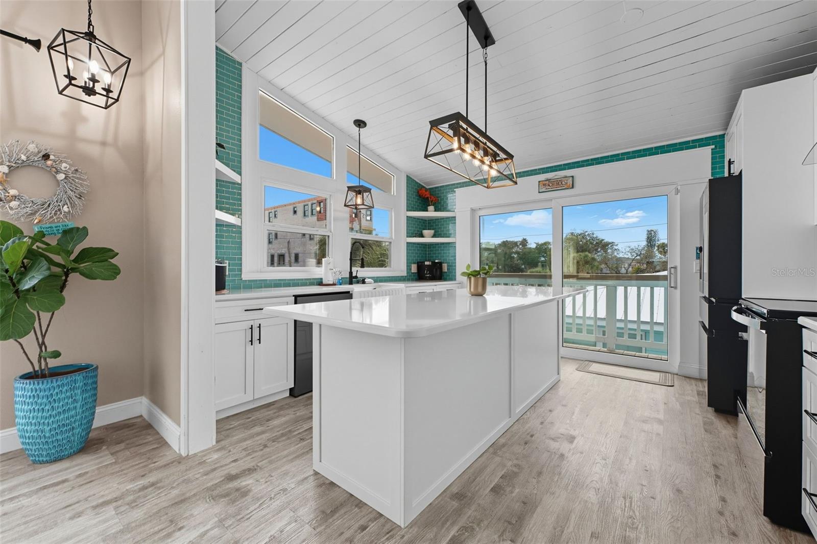 208 BATES AVE — photo 12