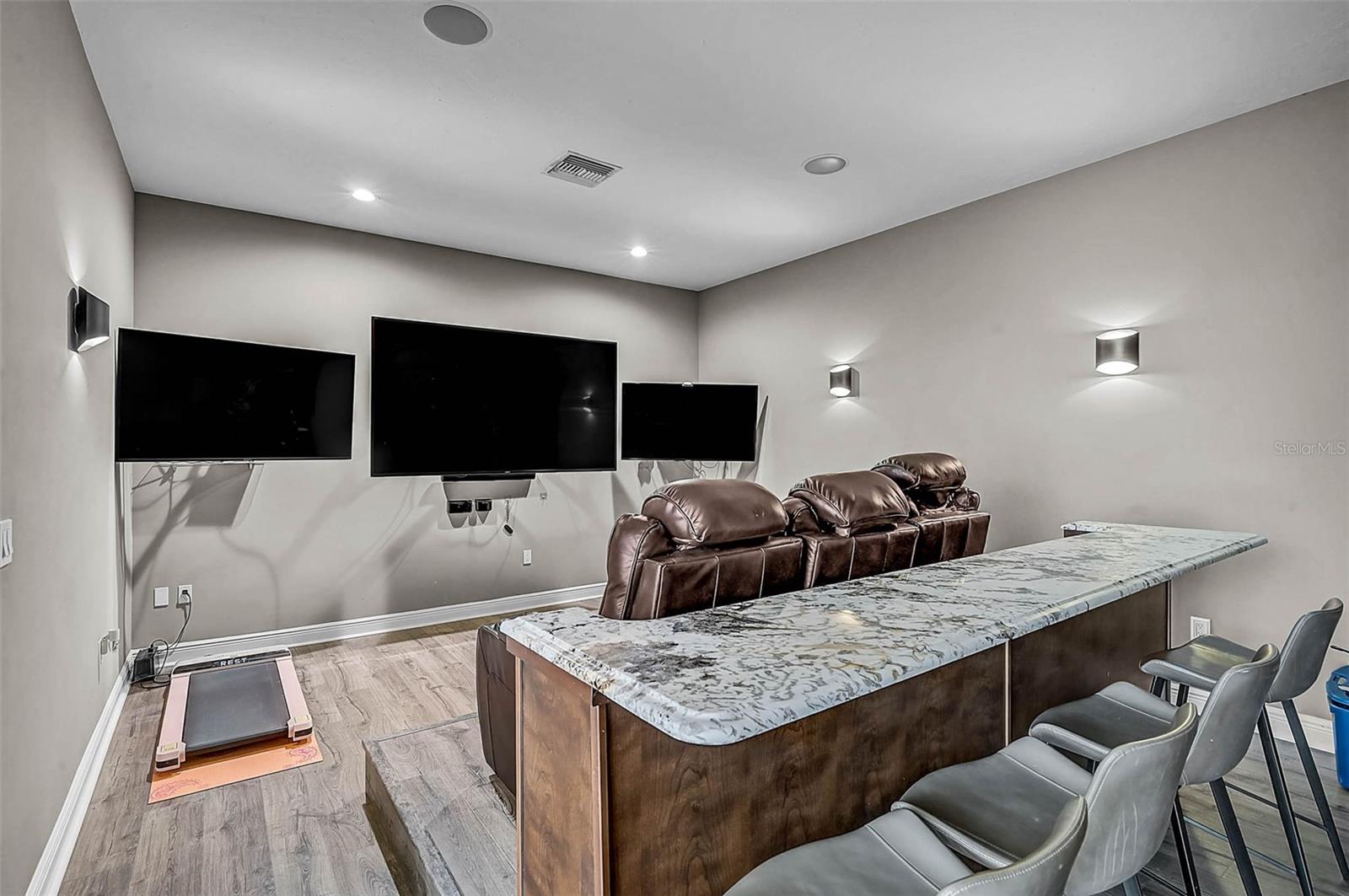 6722 HAWKINS RD — photo 37