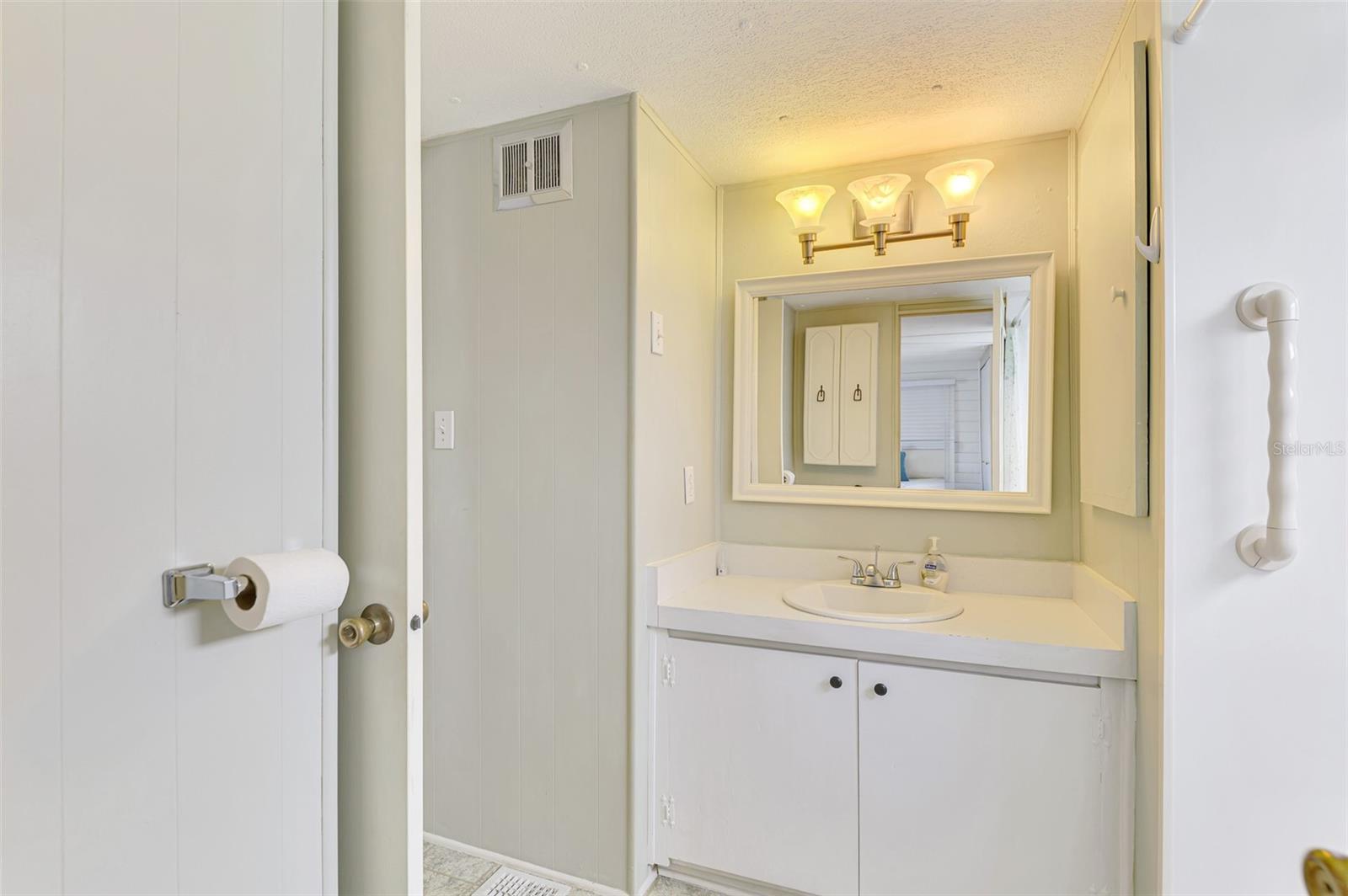 259 INNER DR E — photo 17