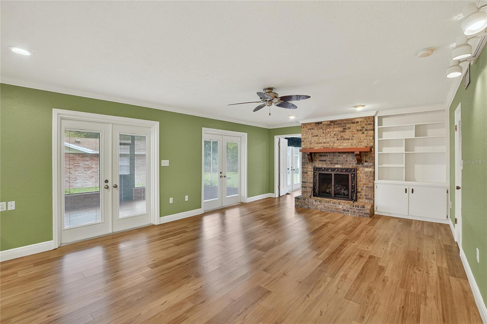 1502 AZALEA ST — photo 21