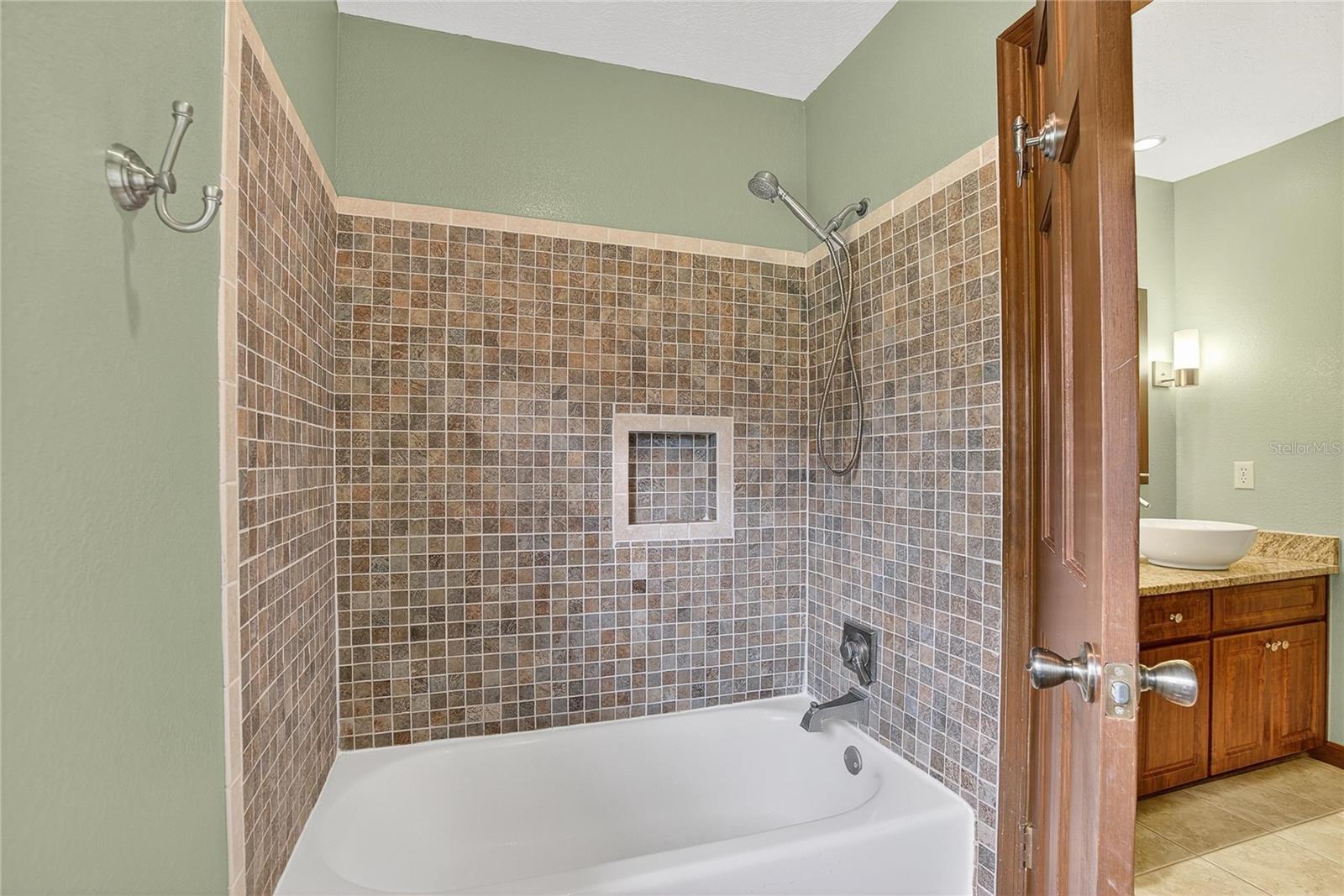 1502 AZALEA ST — photo 36