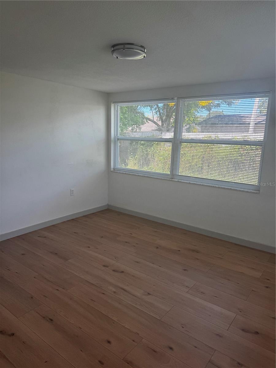 5253 DEVRIES DR — photo 11