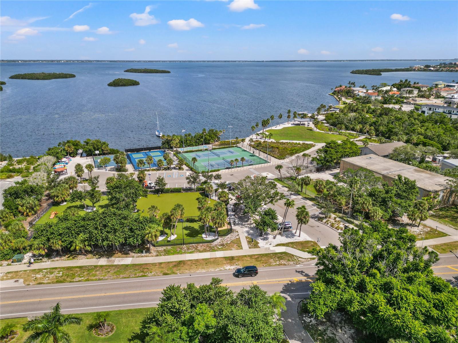 2823 GULF OF MEXICO DR — photo 46