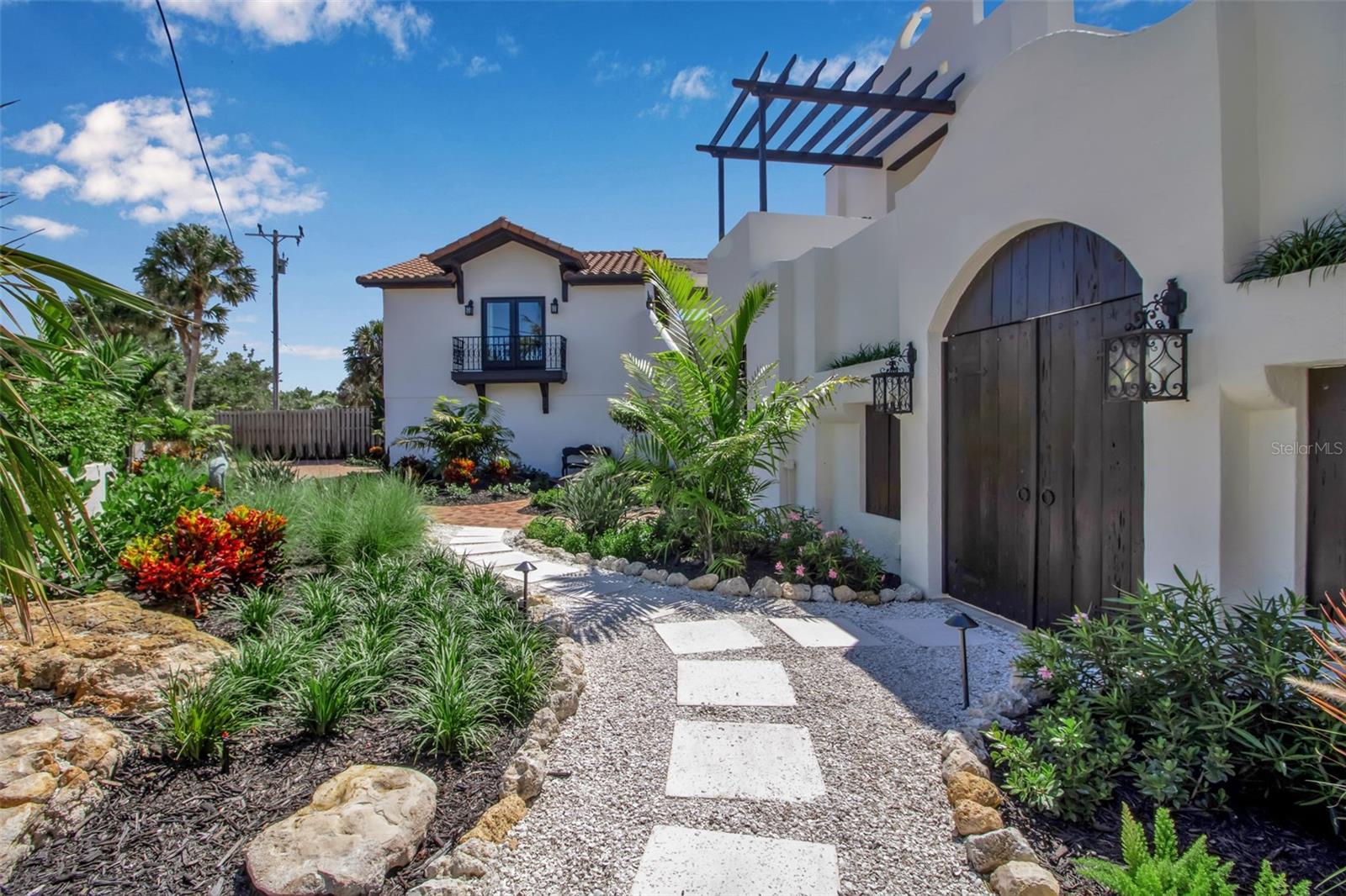 121 N CASEY KEY RD — photo 2