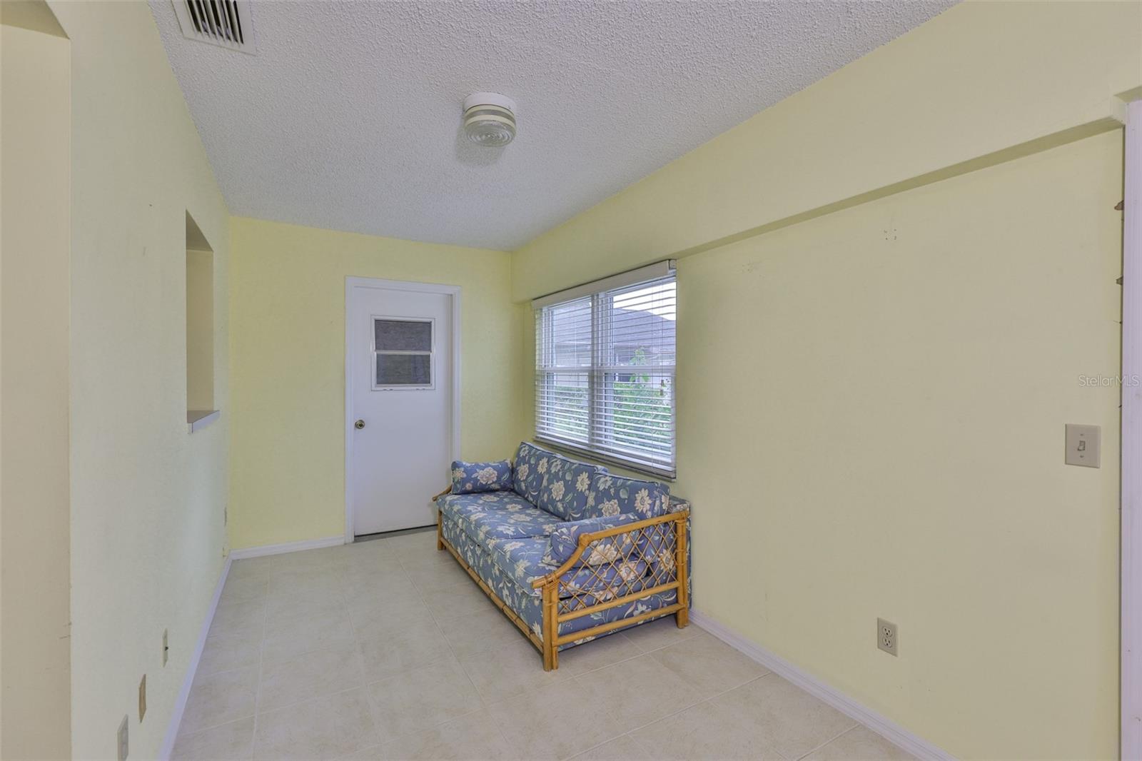 1908 CANTERBURY LN #20 — photo 9