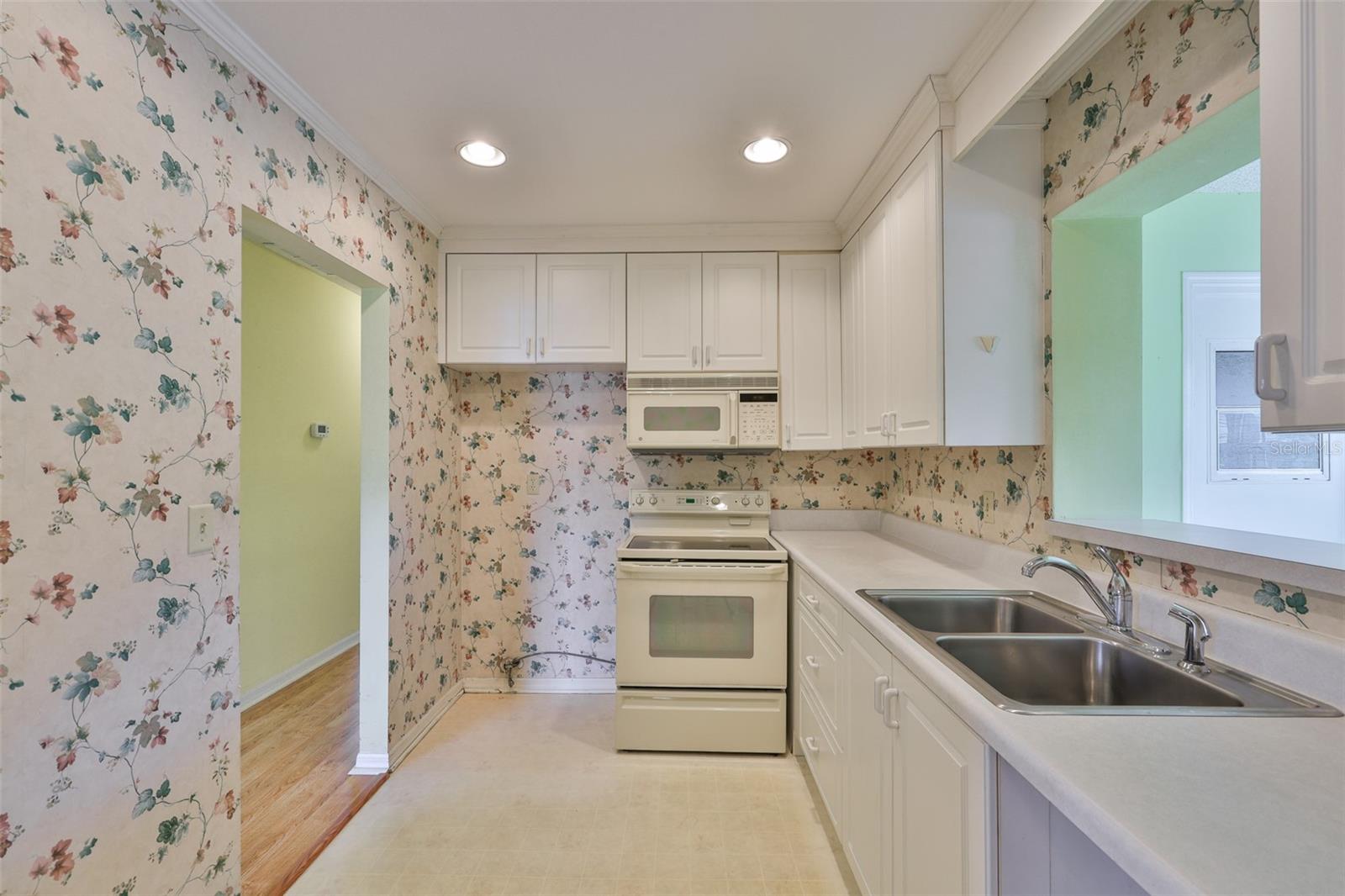 1908 CANTERBURY LN #20 — photo 8