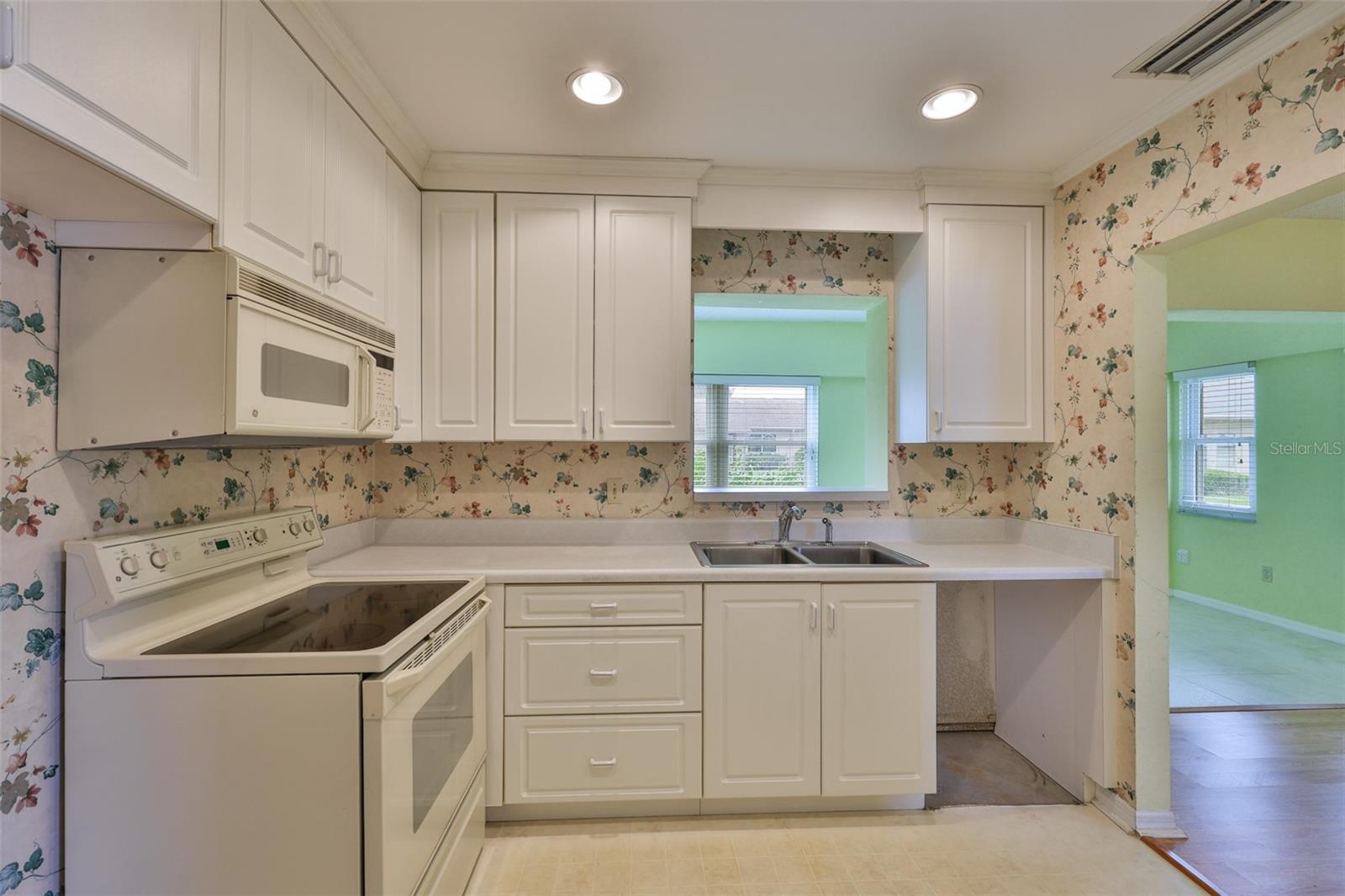 1908 CANTERBURY LN #20 — photo 7