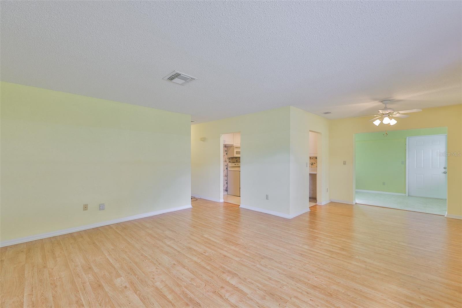 1908 CANTERBURY LN #20 — photo 4