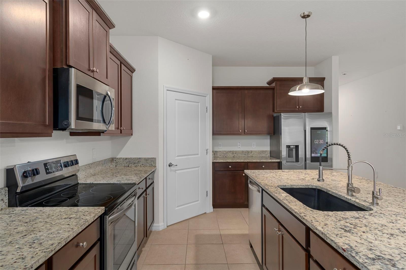 12735 EASTPOINTE DR — photo 13
