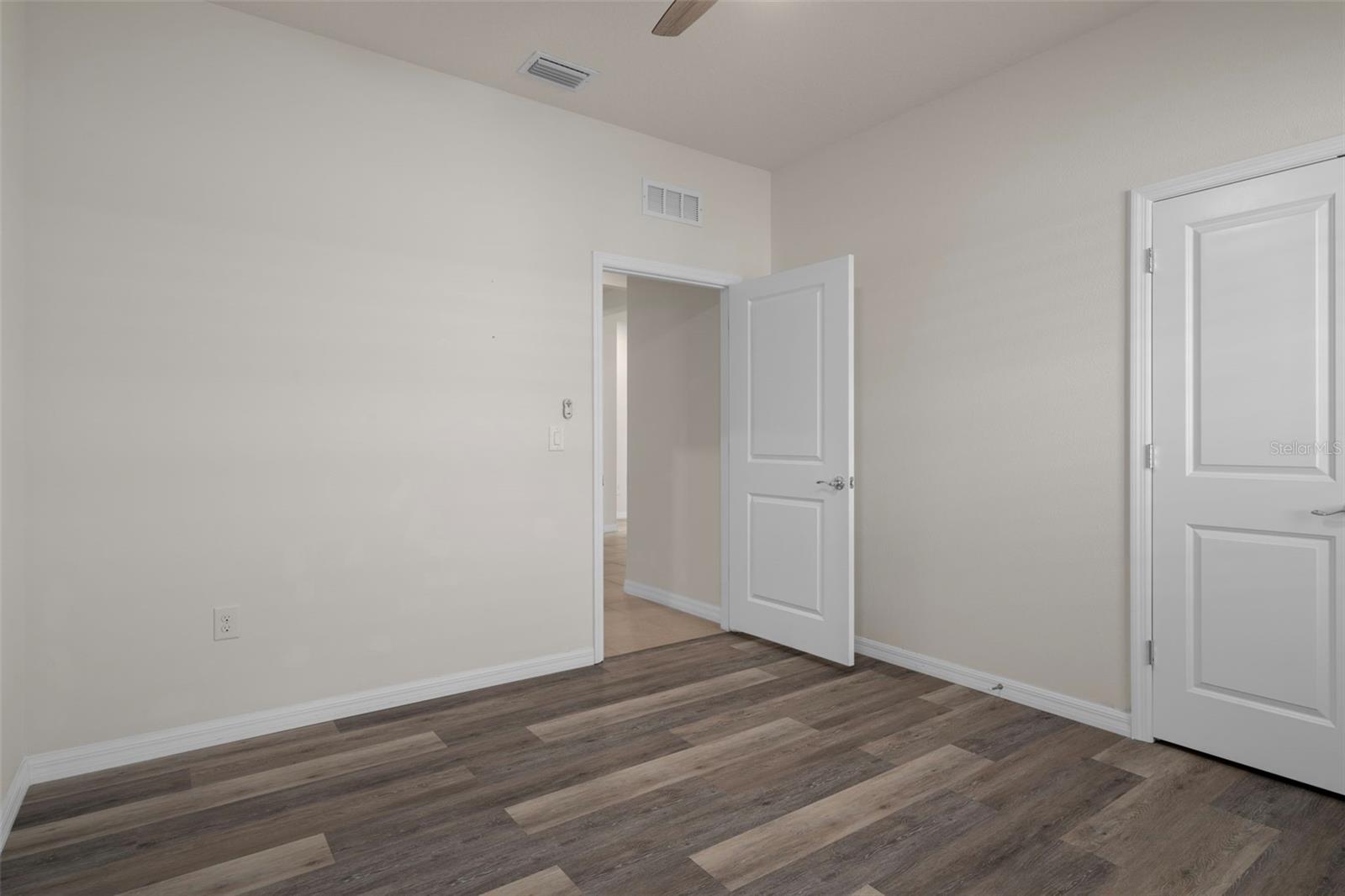 12735 EASTPOINTE DR — photo 30