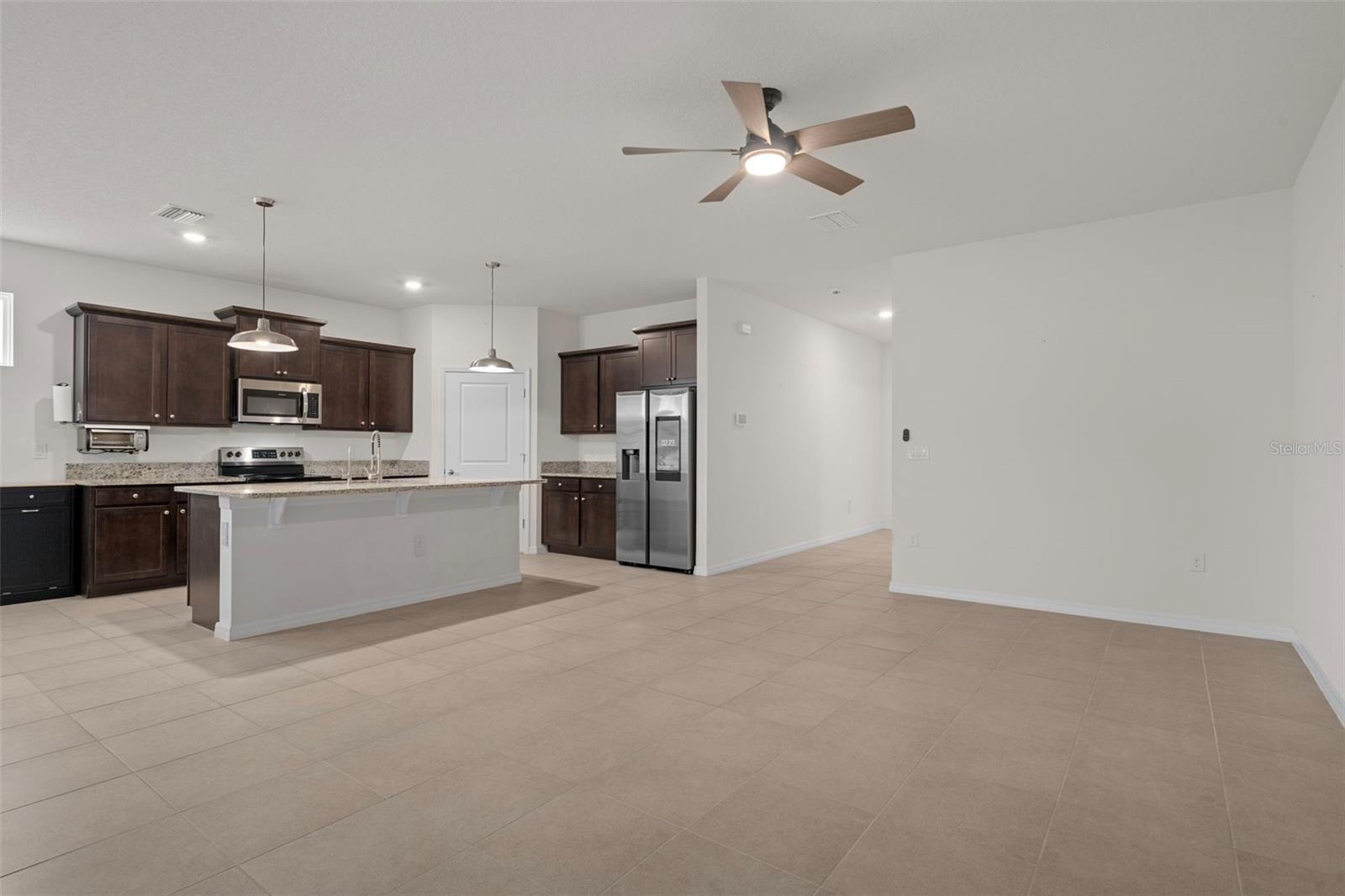 12735 EASTPOINTE DR — photo 8