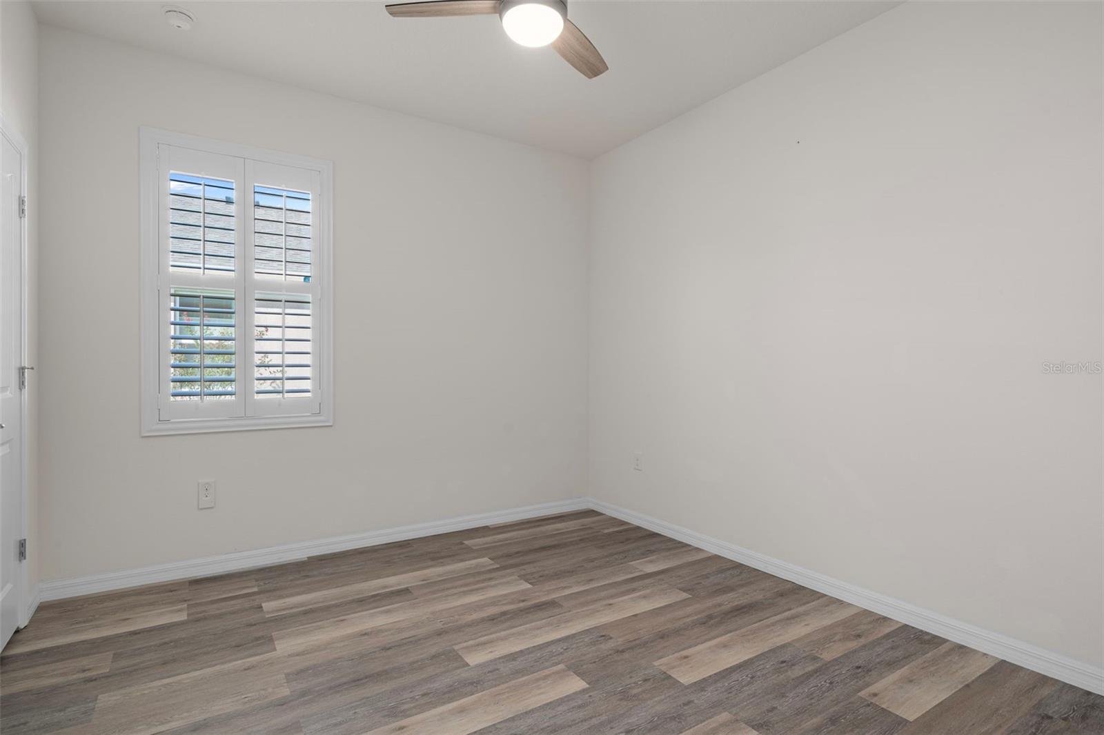 12735 EASTPOINTE DR — photo 29