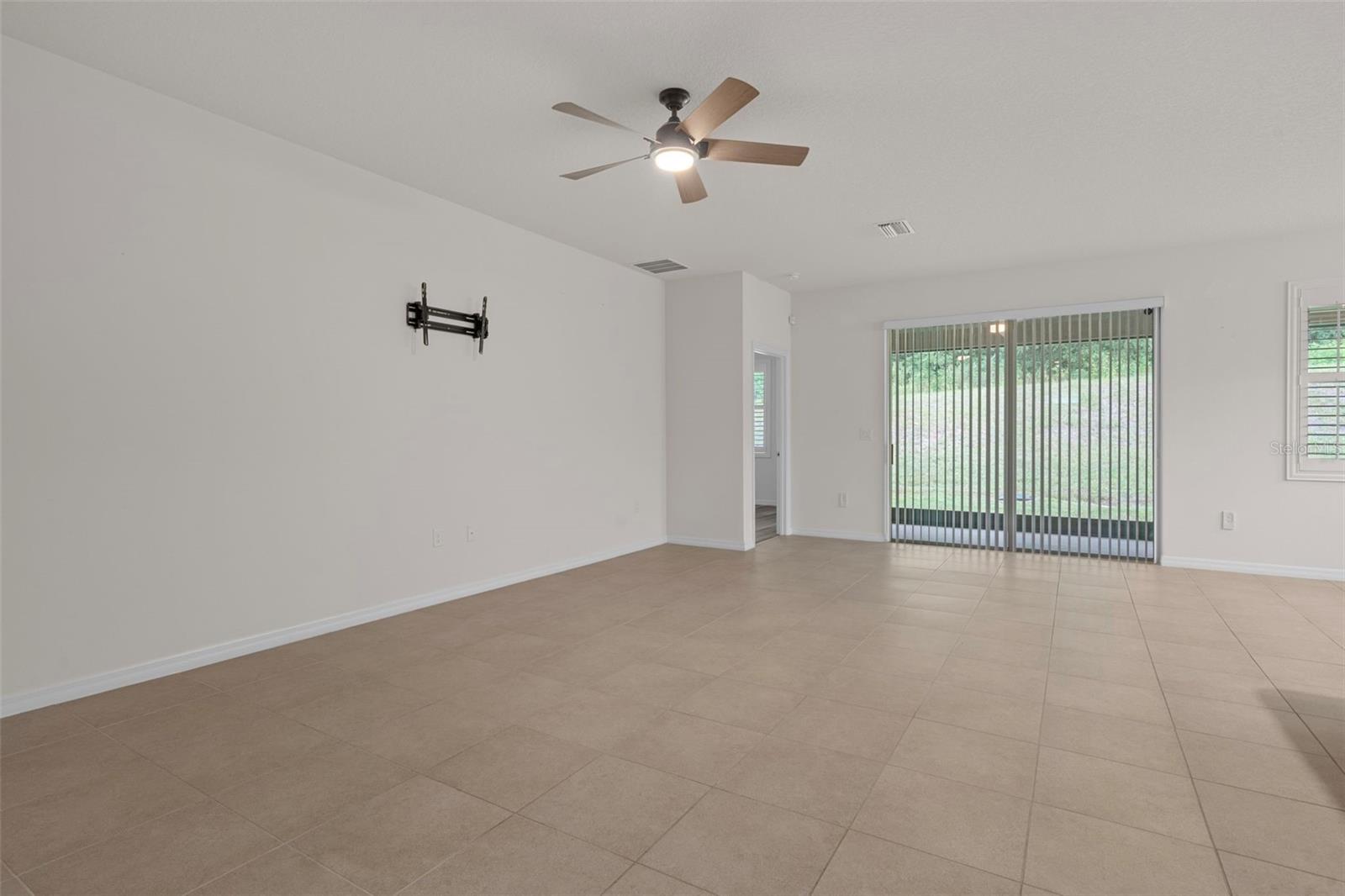 12735 EASTPOINTE DR — photo 10