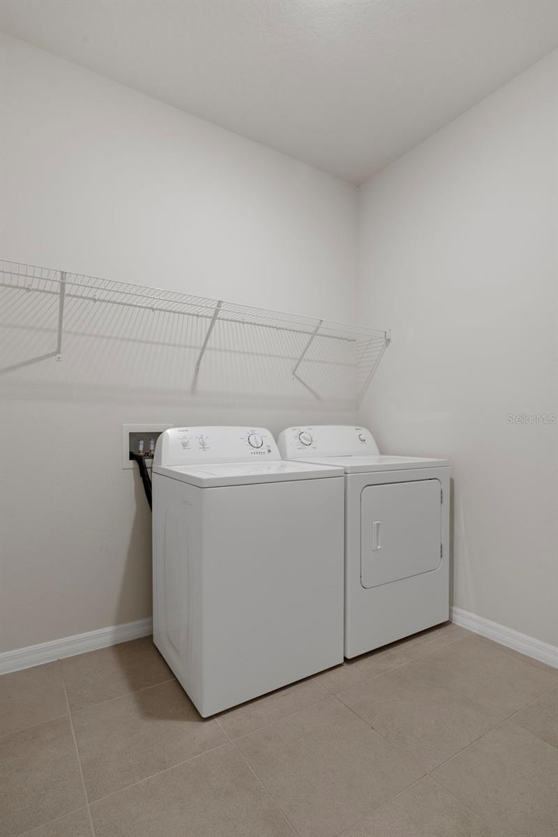 12735 EASTPOINTE DR — photo 31