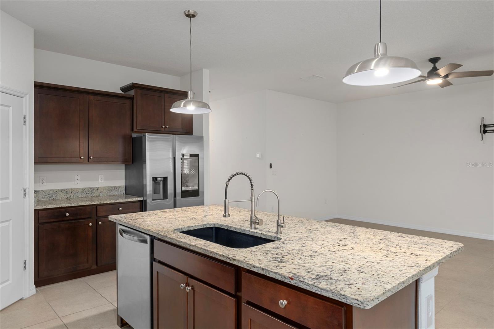 12735 EASTPOINTE DR — photo 12