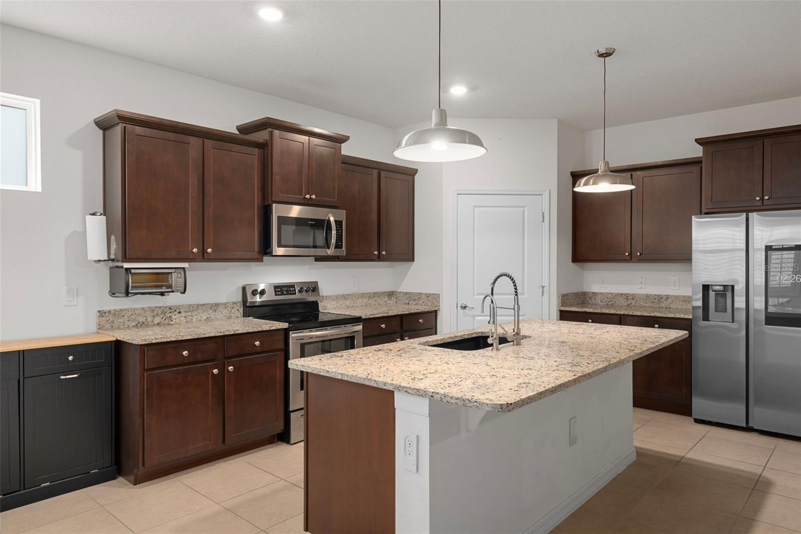 12735 EASTPOINTE DR — photo 17