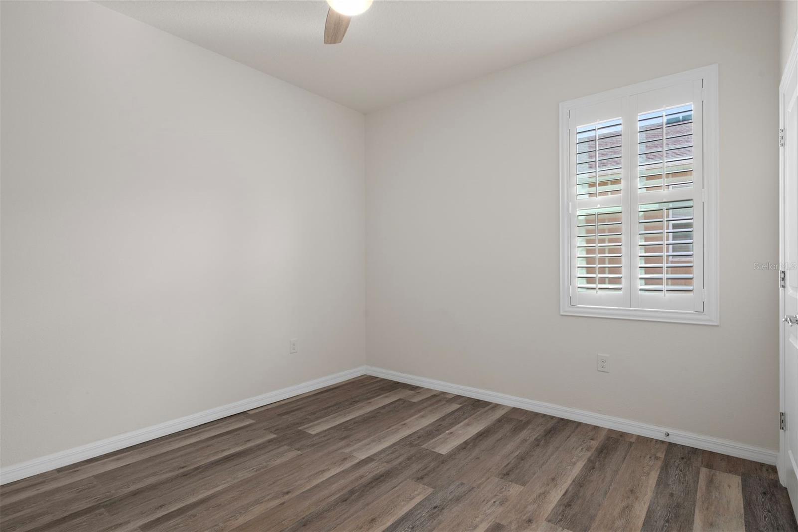 12735 EASTPOINTE DR — photo 32