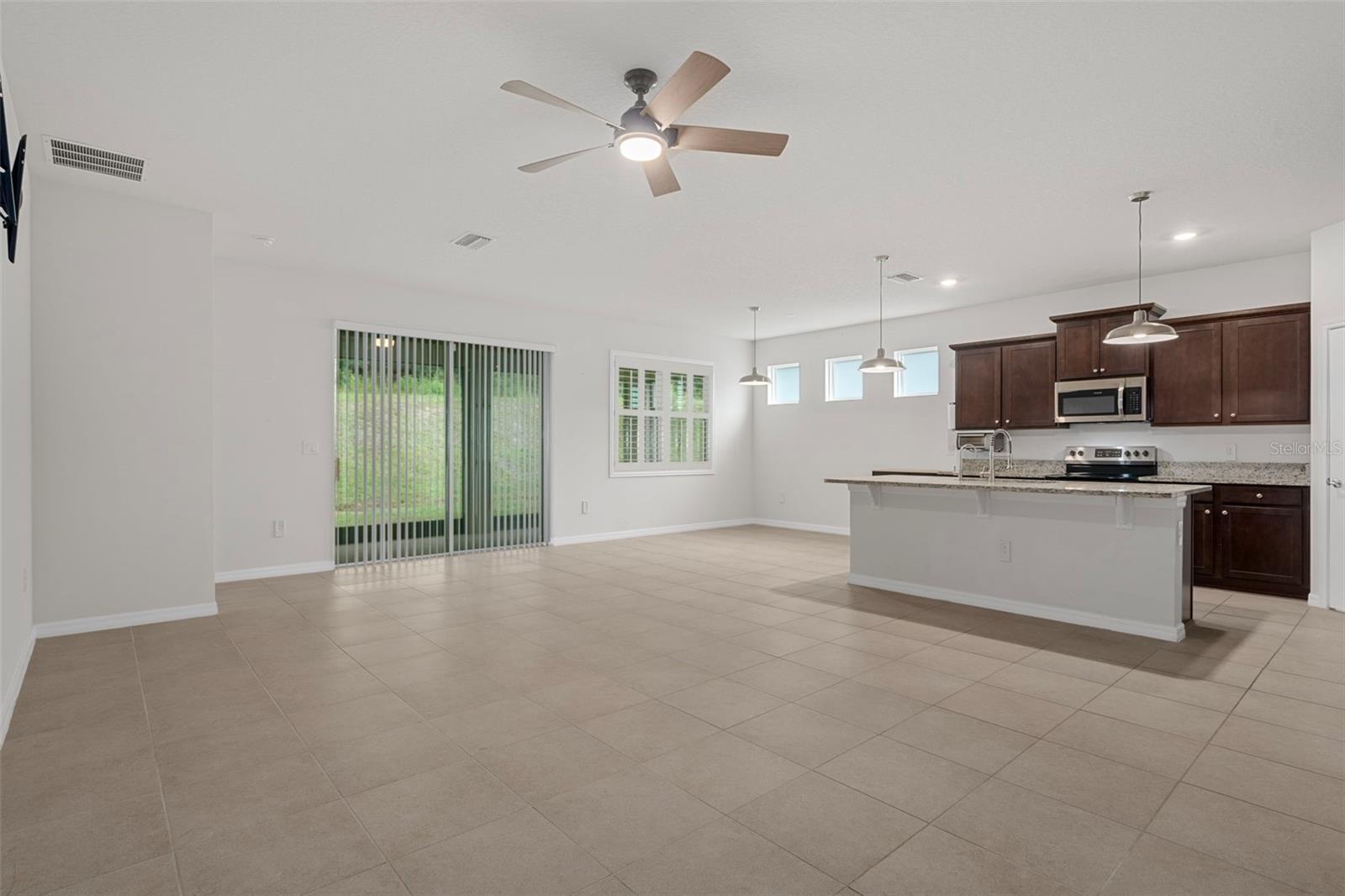 12735 EASTPOINTE DR — photo 9