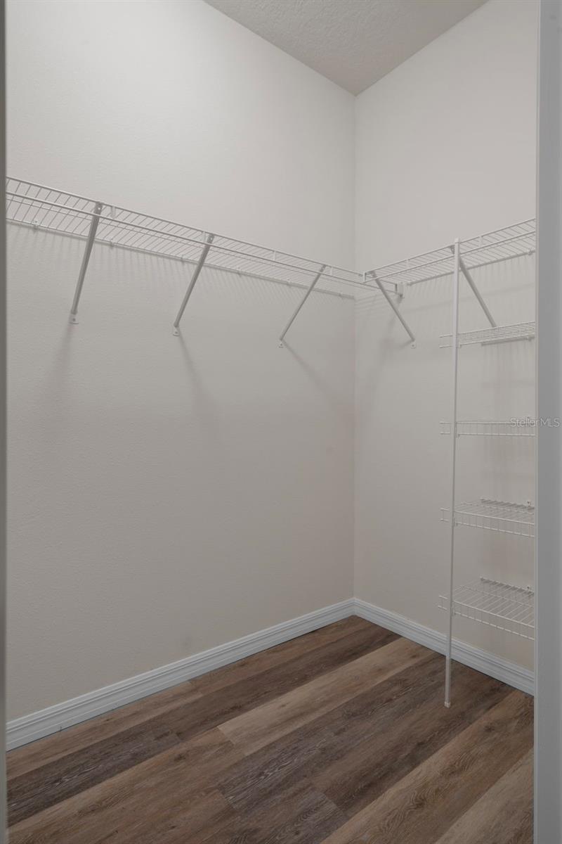 12735 EASTPOINTE DR — photo 26