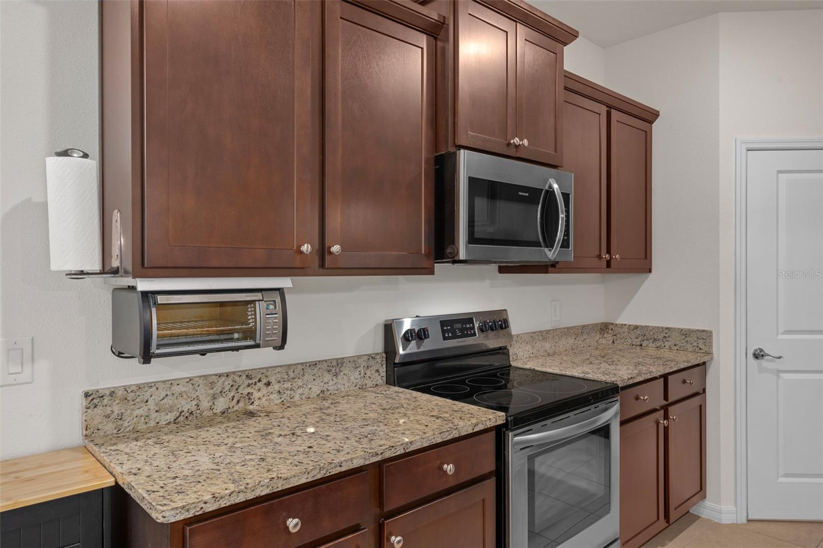 12735 EASTPOINTE DR — photo 15