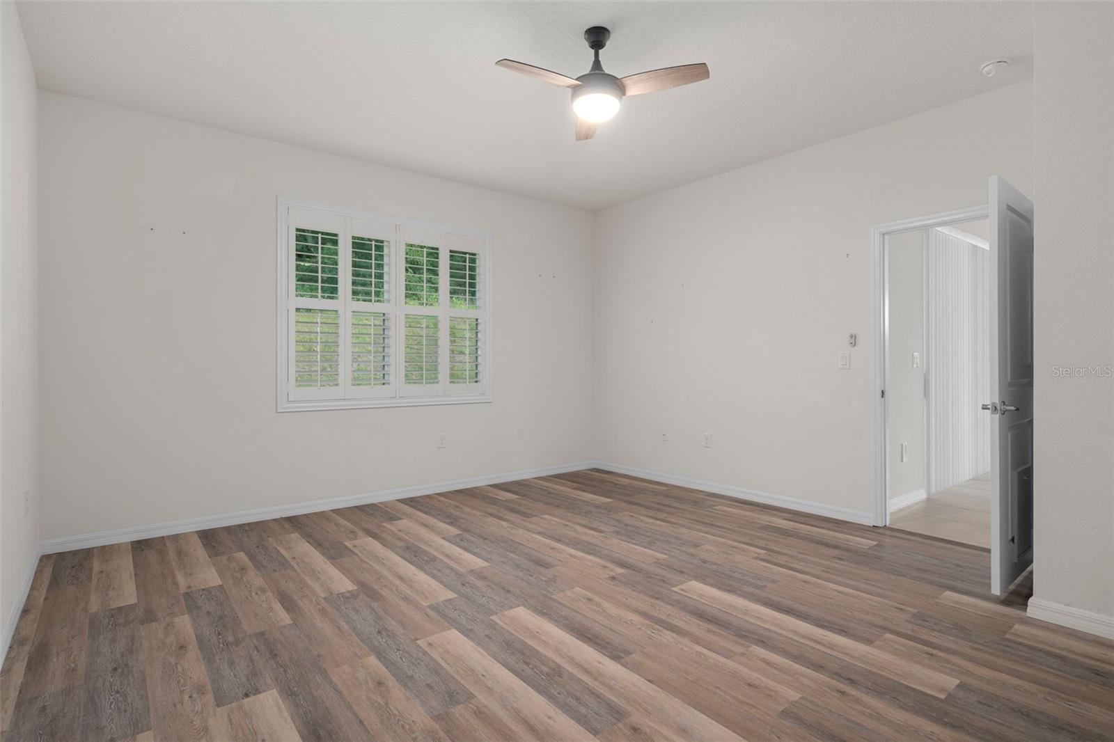12735 EASTPOINTE DR — photo 37