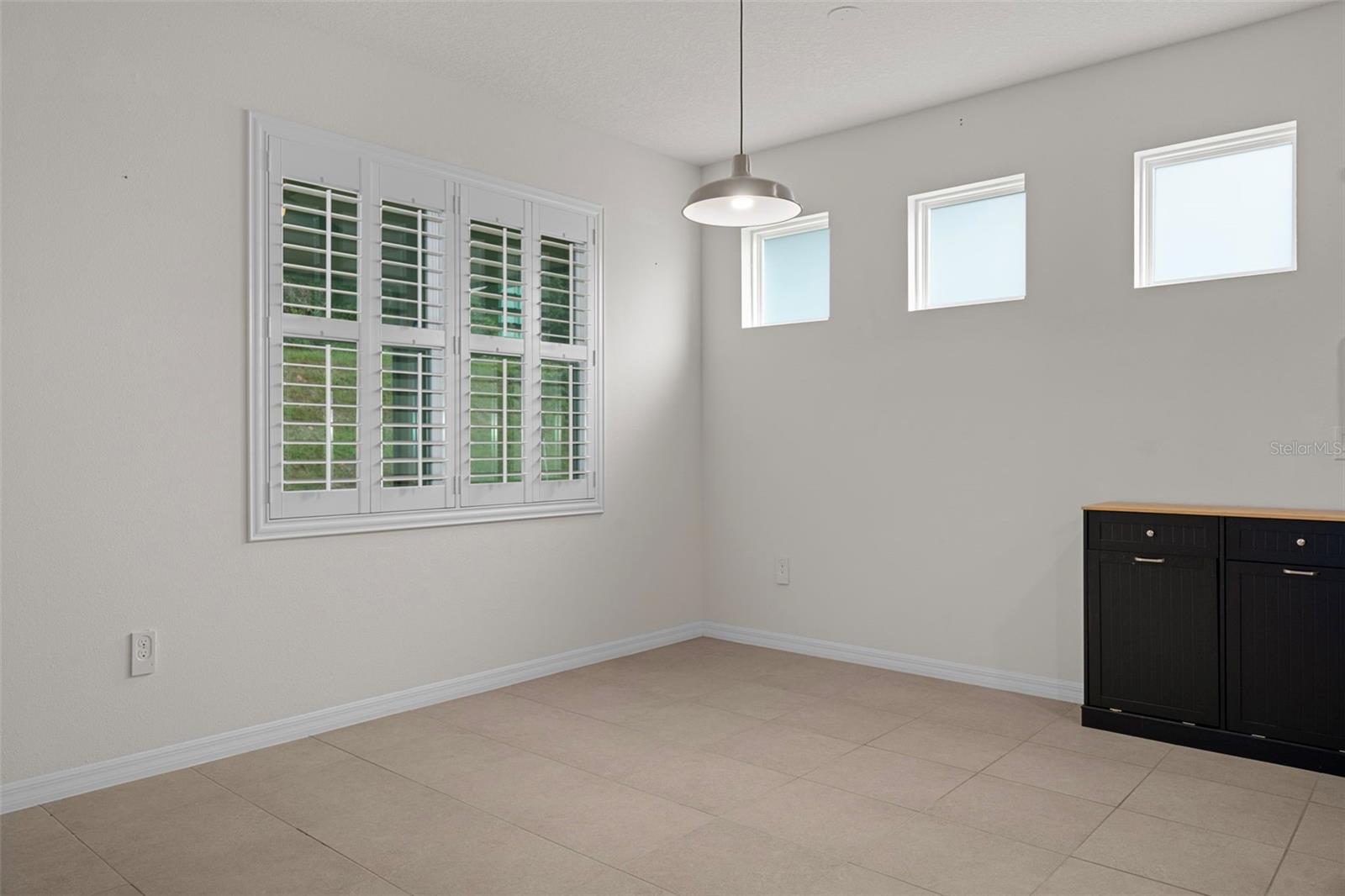 12735 EASTPOINTE DR — photo 18