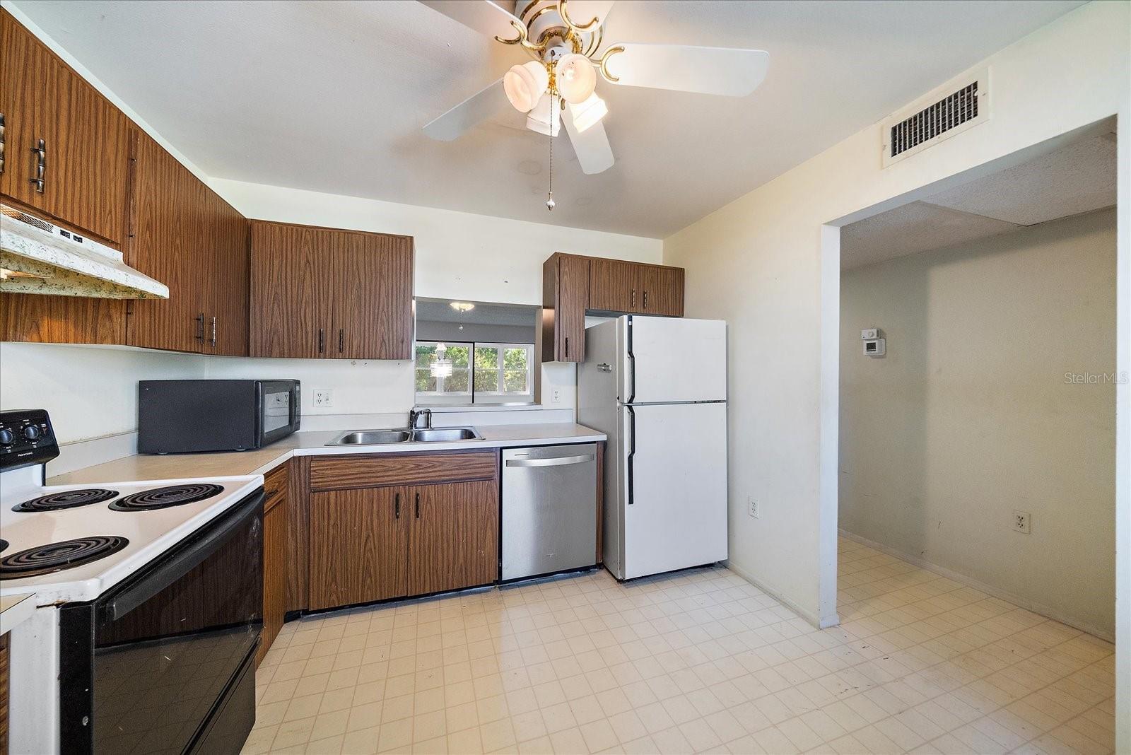 182 PINENEEDLE DR — photo 18