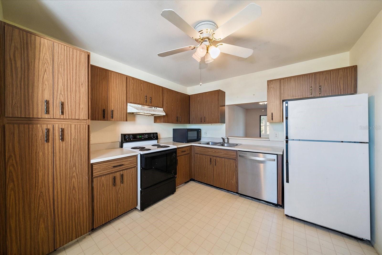182 PINENEEDLE DR — photo 19