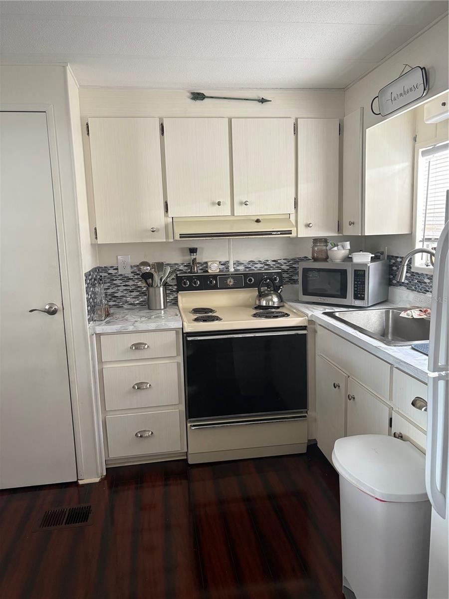 8300 SEMINOLE BLVD #229 — photo 5