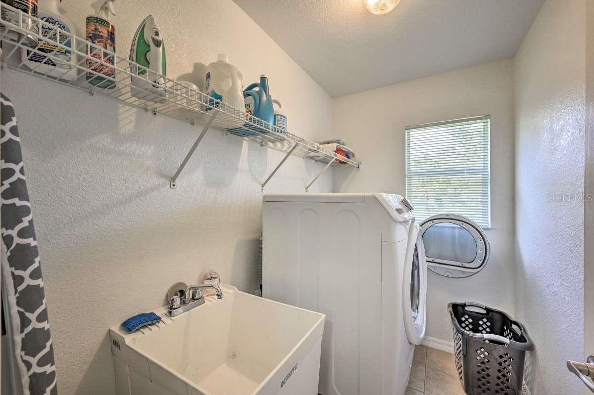 5378 DUNSMUIR RD — photo 23