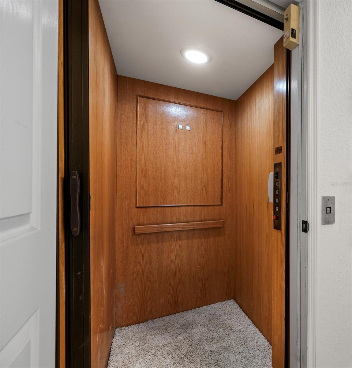 8575 SUNSET CT — photo 33