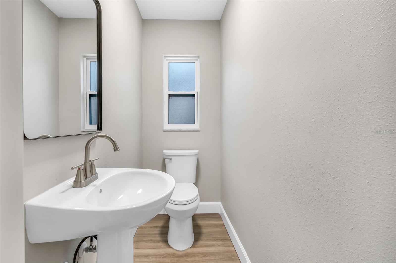 216 S SHORE CREST DR — photo 9