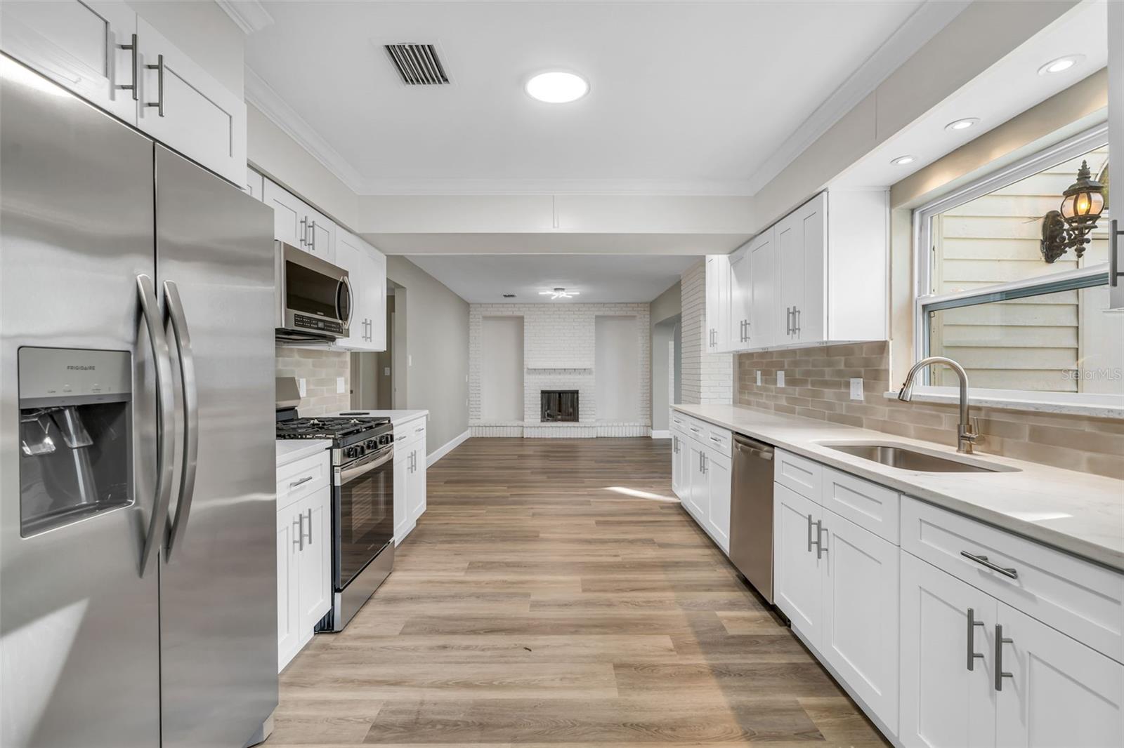 216 S SHORE CREST DR — photo 5