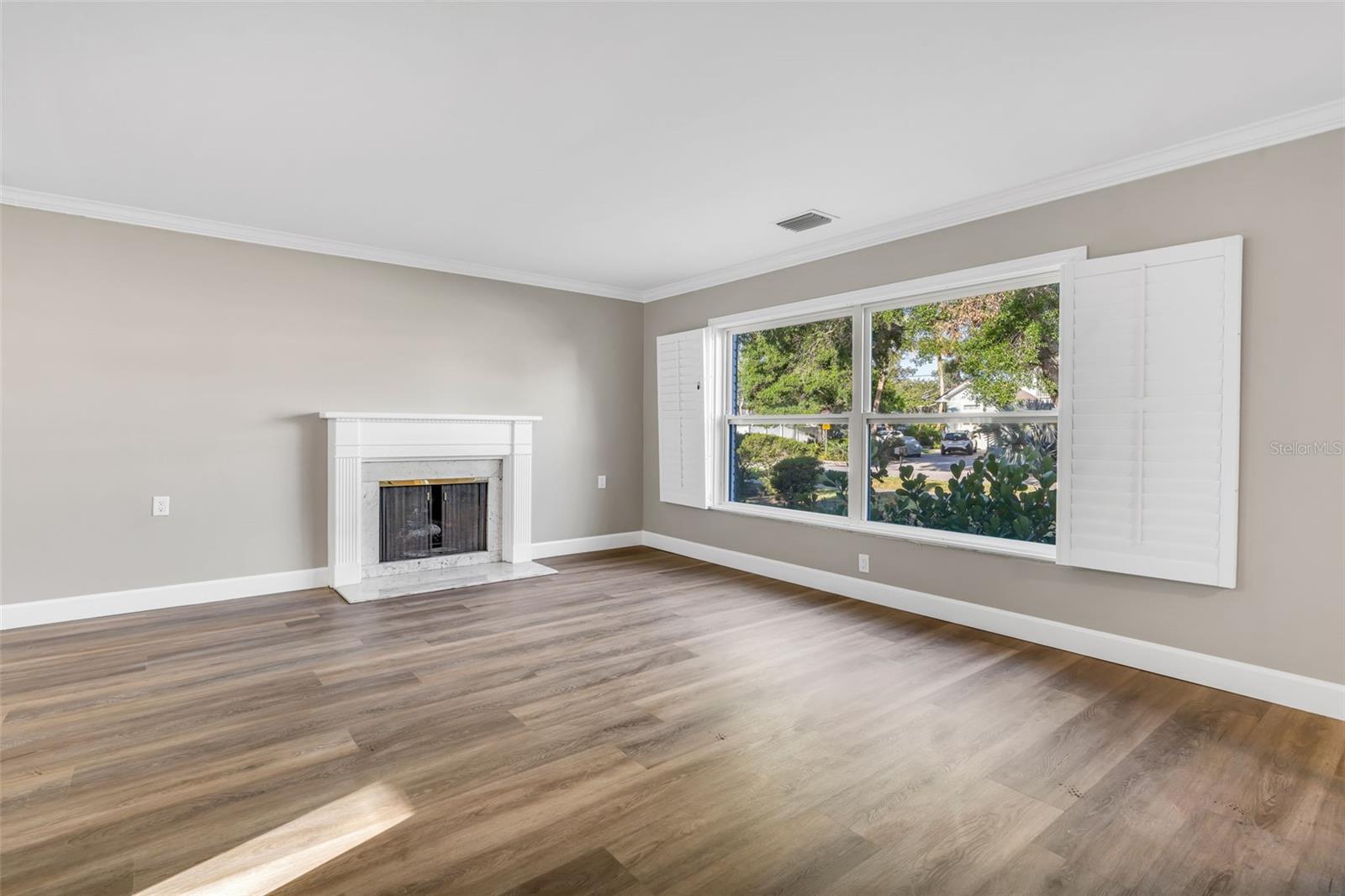 216 S SHORE CREST DR — photo 3